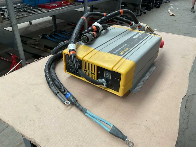 Xantrex sine wave interverter 1800 interverter - afbeelding 1 van  7