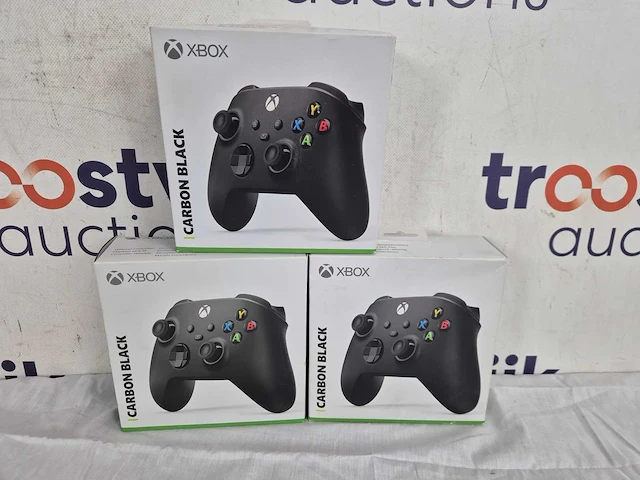 Xbox draadloze controller - carbon zwart - xbox, pc, cloud gaming - afbeelding 2 van  2