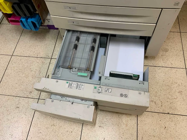 Xerox docucolor 242 kopieerapparaat met duplexmodule sfn-4 - afbeelding 13 van  26