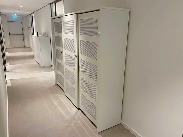 Xl hoge akoestische stalen schuifdeurkast - afbeelding 1 van  17