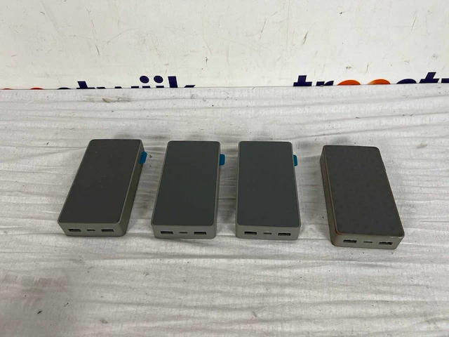 Xtorm fuel series 4 powerbank 20000 mah 20 watt grijs (4x) - afbeelding 2 van  2