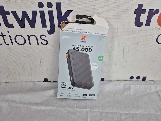 Xtorm fuel series 5 powerbank - geschikt voor laptop/iphone/samsung - met usb-c kabel - snellader - usb-c & usb-a - 67w - 45000mah - zwart - afbeelding 2 van  2