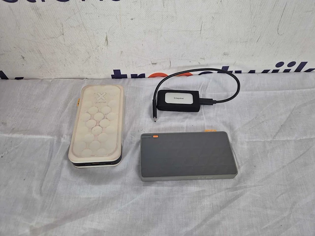 Xtorm powerbank (2x) | kensington xs2000 ssd 2tb - afbeelding 1 van  1