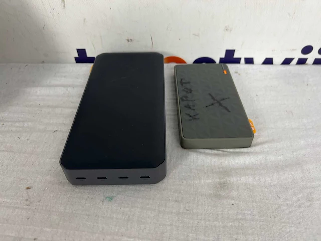 Xtorm powerbank (2x) - afbeelding 2 van  2