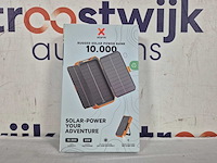 Xtorm powerbank zonneenergie - 10000 mah - geschikt voor iphone/samsung - inclusief usb-c kabel - usb-c en usb-a - 20w - afbeelding 2 van  2