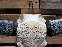 Xxl hand gegraveerde buffalo schedel, 2024 - afbeelding 7 van  9