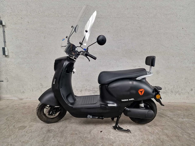 Yadea - elektrische bromscooter - m6l - 45km uitvoering fpj66k - afbeelding 1 van  9
