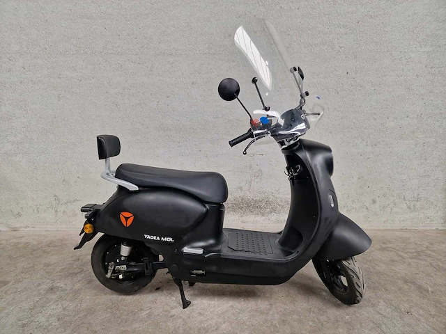 Yadea - elektrische bromscooter - m6l - 45km uitvoering fpj66k - afbeelding 2 van  9