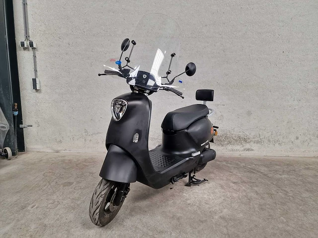 Yadea - elektrische bromscooter - m6l - 45km uitvoering fpj66k - afbeelding 3 van  9