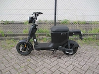 Yadea - snorscooter - u3 - e-scooter - afbeelding 1 van  12