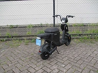 Yadea - snorscooter - u3 - e-scooter - afbeelding 10 van  12