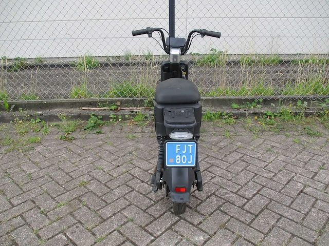 Yadea - snorscooter - u3 - e-scooter - afbeelding 11 van  12