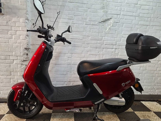 Yadea g5 25 km elektrische snorscooter - afbeelding 1 van  7