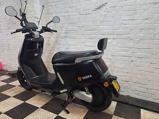 Yadea g5 45 km elektrische bromscooter - afbeelding 3 van  7