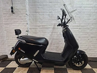 Yadea g5 45 km elektrische bromscooter - afbeelding 4 van  7