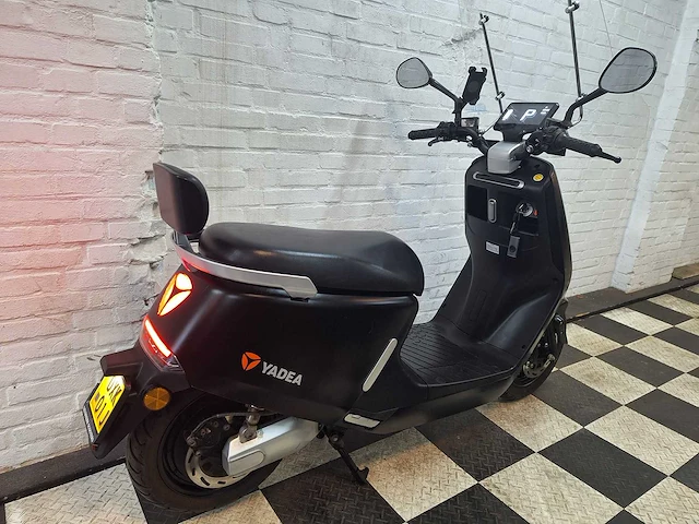 Yadea g5 45 km elektrische bromscooter - afbeelding 6 van  7