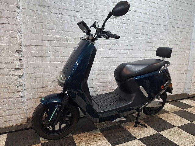 Yadea g5 45 km elektrische bromscooter - afbeelding 2 van  7