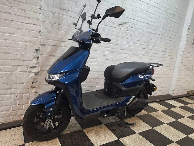 Yadea t9l 45 km elektrische bromscooter - afbeelding 2 van  8