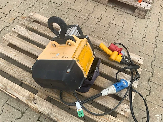 Yale cpvf 10.8 elektrische kettingtakel - afbeelding 1 van  4