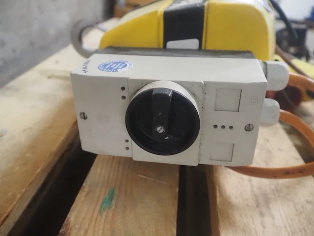 Yale - afbeelding 10 van  11