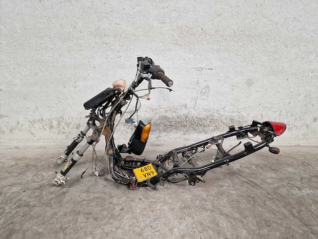 Yamaha - aerox - frame met restanten - afbeelding 1 van  4