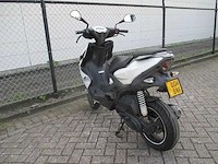 Yamaha - bromscooter - aerox r sport technology injectie - scooter - afbeelding 2 van  11