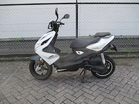 Yamaha - bromscooter - aerox r sport technology injectie - scooter - afbeelding 1 van  11