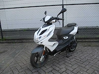 Yamaha - bromscooter - aerox r sport technology injectie - scooter - afbeelding 4 van  11