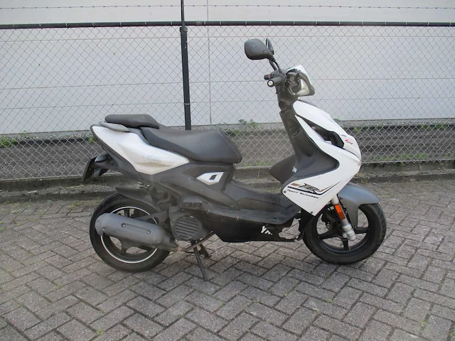 Yamaha - bromscooter - aerox r sport technology injectie - scooter - afbeelding 8 van  11