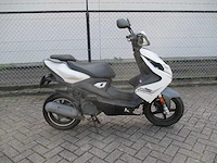 Yamaha - bromscooter - aerox r sport technology injectie - scooter - afbeelding 8 van  11