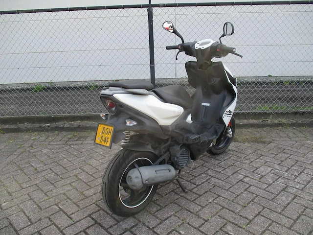 Yamaha - bromscooter - aerox r sport technology injectie - scooter - afbeelding 9 van  11
