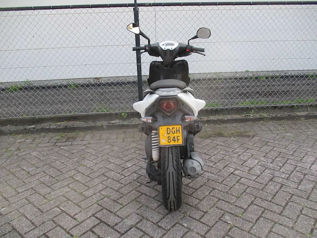 Yamaha - bromscooter - aerox r sport technology injectie - scooter - afbeelding 10 van  11