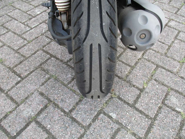 Yamaha - bromscooter - aerox r sport technology injectie - scooter - afbeelding 11 van  11