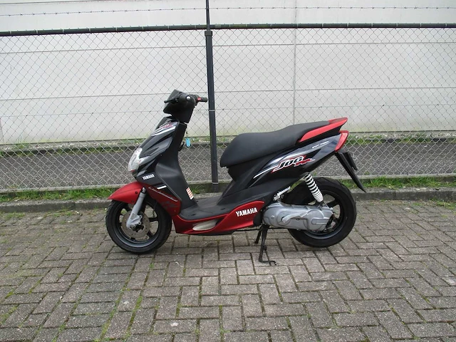 Yamaha - bromscooter - jog rr motogp liquid cooled 2 tact - scooter - afbeelding 1 van  13