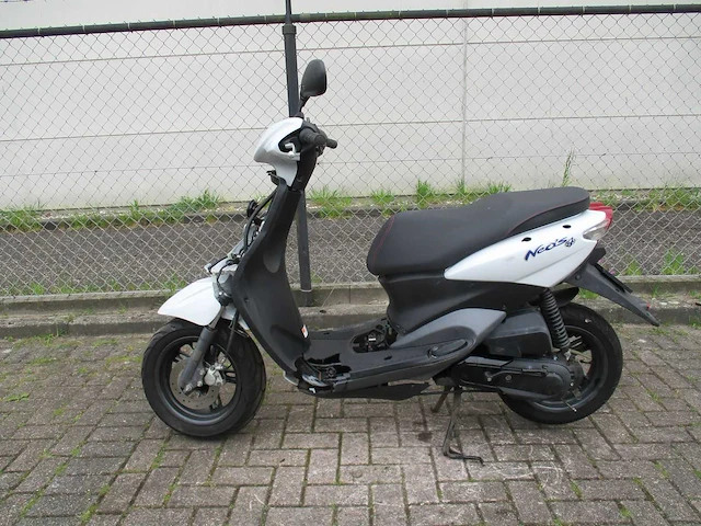 Yamaha - bromscooter - neo's 4 injectie - scooter - afbeelding 1 van  11