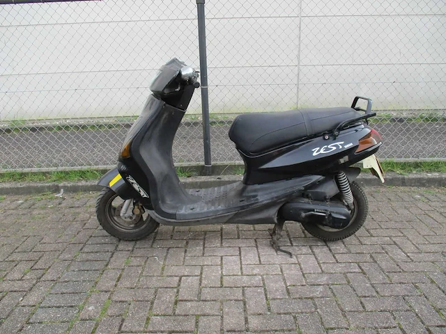 Yamaha - bromscooter - zest 2 tact - scooter - afbeelding 1 van  9