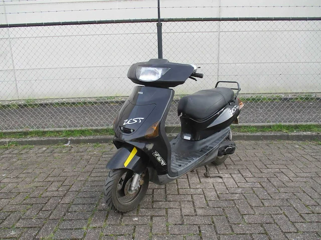 Yamaha - bromscooter - zest 2 tact - scooter - afbeelding 2 van  9