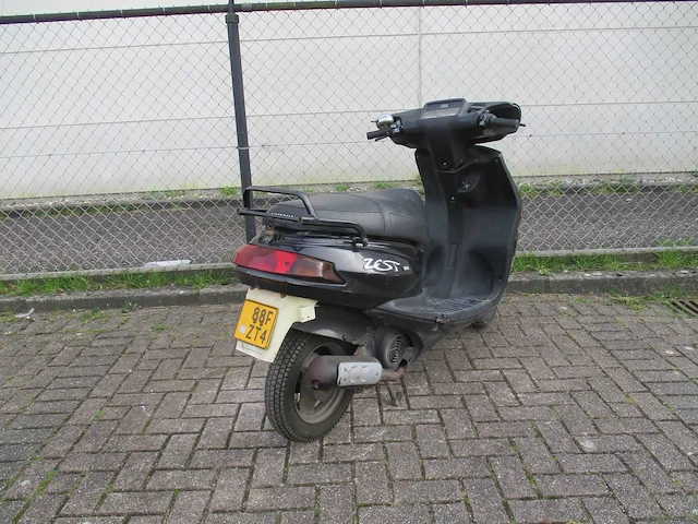 Yamaha - bromscooter - zest 2 tact - scooter - afbeelding 6 van  9