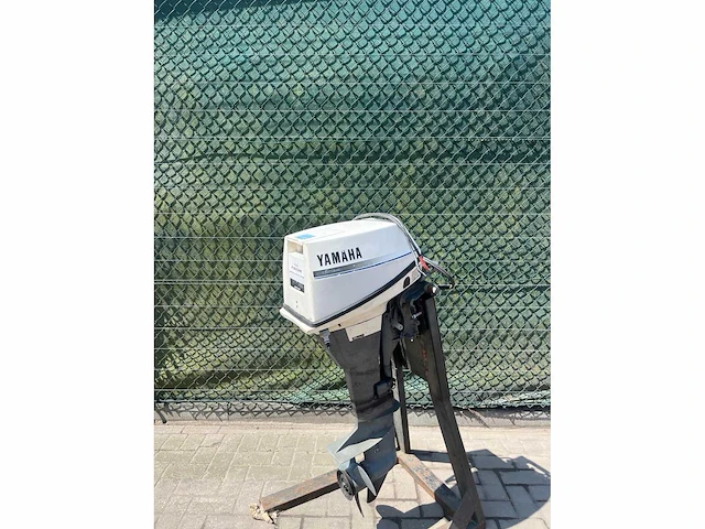 Yamaha - langstaart - 9,9 pk - buitenboordmotor - afbeelding 1 van  1