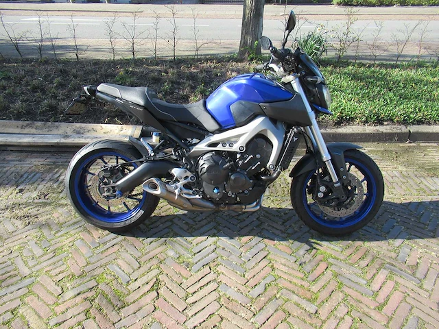 Yamaha - mt09 - motorcycle - afbeelding 1 van  6