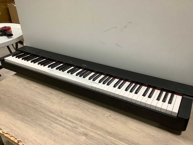 Yamaha - p-225b - piano - afbeelding 1 van  5
