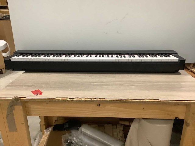 Yamaha - p-225b - piano - afbeelding 4 van  5