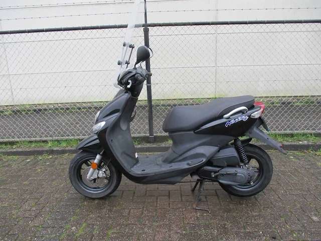 Yamaha - snorscooter - neo's 4 injectie - scooter - afbeelding 1 van  9