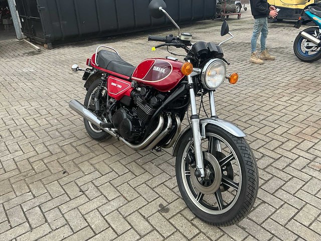 Yamaha dohc 750 motorfiets 3 cilinder - afbeelding 8 van  15