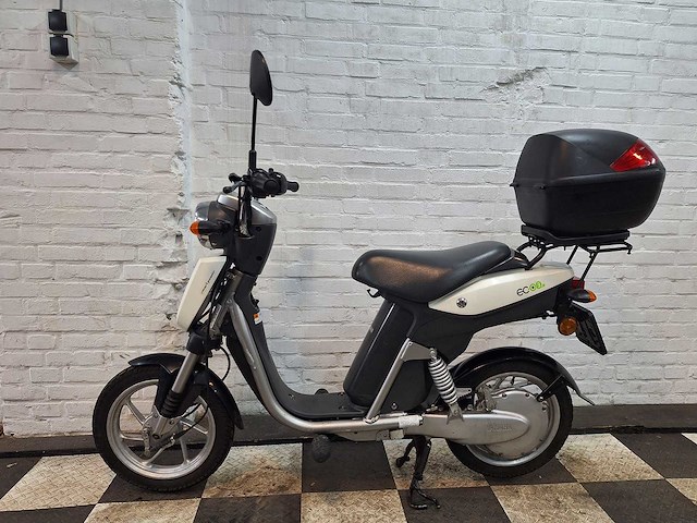 Yamaha ed06 25 km elektrische snorscooter - afbeelding 1 van  8