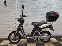 Yamaha ed06 25 km elektrische snorscooter - afbeelding 1 van  8
