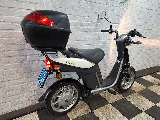 Yamaha ed06 25 km elektrische snorscooter - afbeelding 5 van  8