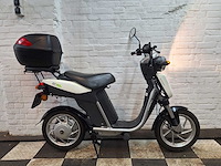 Yamaha ed06 25 km elektrische snorscooter - afbeelding 6 van  8