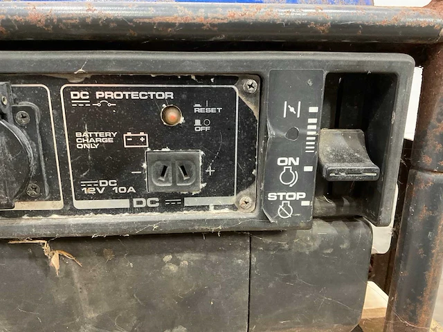 Yamaha ef2100 generator - afbeelding 10 van  10