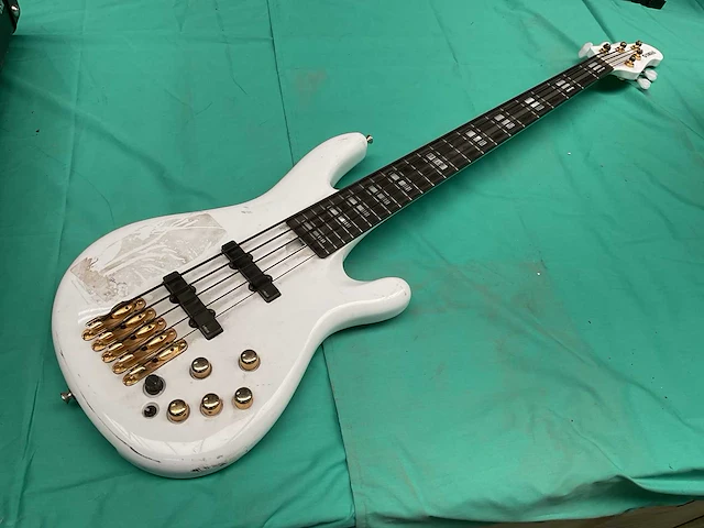 Yamaha electrische gitaar - afbeelding 2 van  5